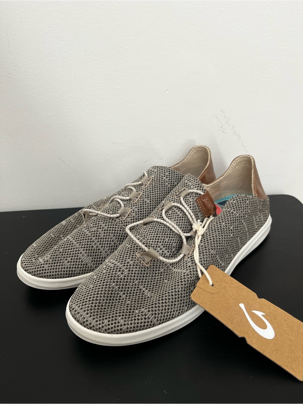 NWT OluKai Silt/Off White Knit Lace-Up Sneakers 8.5